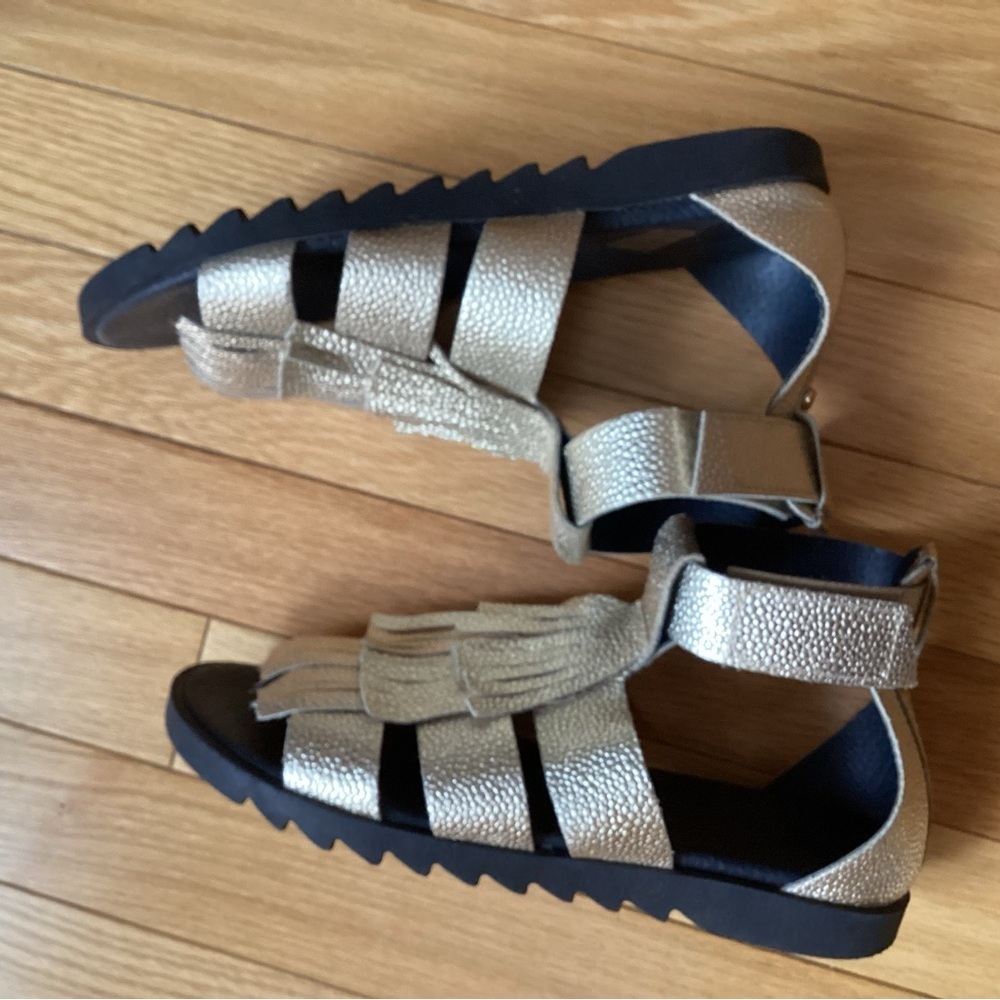 Gold gladiator leather sandals, fringe, like new, fit 6.5 - Picture 3 of 15